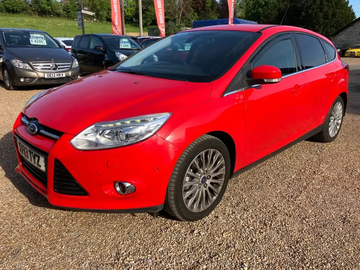 Używany Ford Focus Titanium 125 KM (91 kW) 2013 Czerwony Hatchback