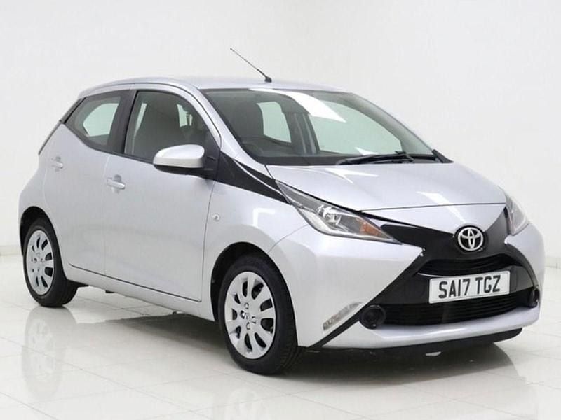 Used Toyota Aygo X-play 69 HP (50 kW) 2017 Silver Hatchback