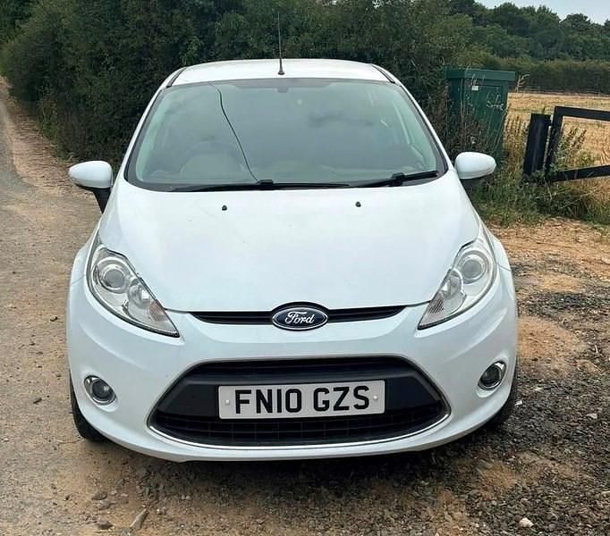 Used Ford Fiesta Zetec 2010 White Hatchback