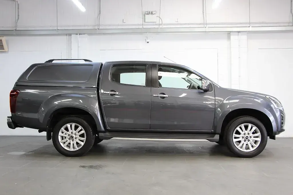 Używany Isuzu D-Max 164 KM (120 kW) 2019 Szary Pickup