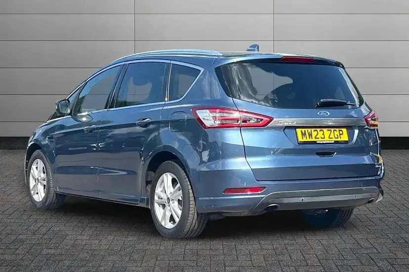 Used Ford S-MAX Titanium 187 HP (137 kW) 2023 Blue MPV