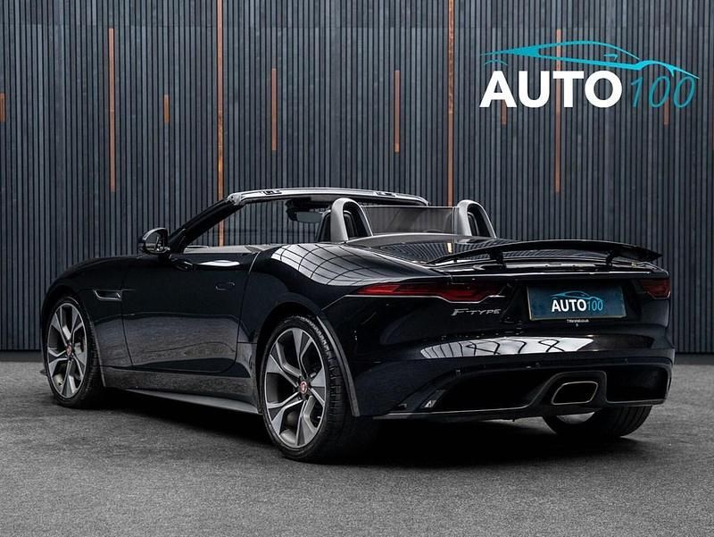 Używany Jaguar F-Type First Edition 300 KM (220 kW) 2021 Czarny Kabriolet