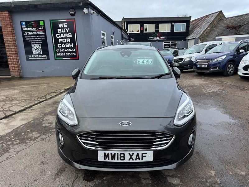 Usado Ford Fiesta Titanium 2018 Gris Utilitario