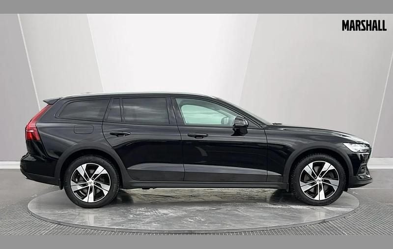 Usado Volvo V60 CC Plus 190 HP (139 kW) 2020 Preto Carrinha