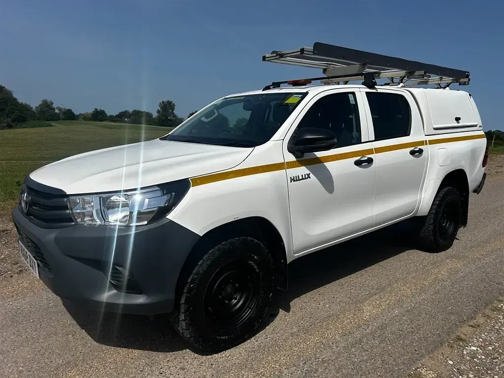 Używany Toyota HiLux Active 150 KM (110 kW) 2018 Biały Pickup