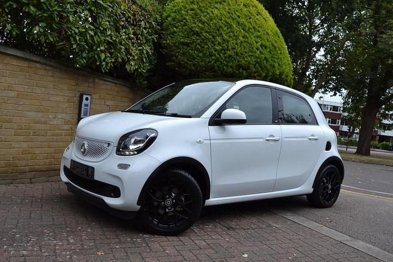 Used Smart ForFour Premium 90 HP (66 kW) 2017 White Hatchback