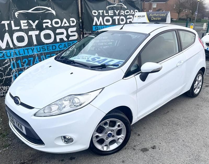 Used Ford Fiesta Zetec 96 HP (70 kW) 2012 White Hatchback