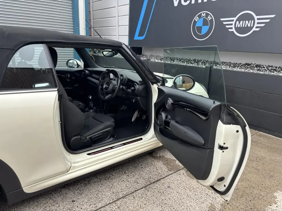 Usado Mini Cooper Cabriolet 136 HP (100 kW) 2018 Branco Cabrios