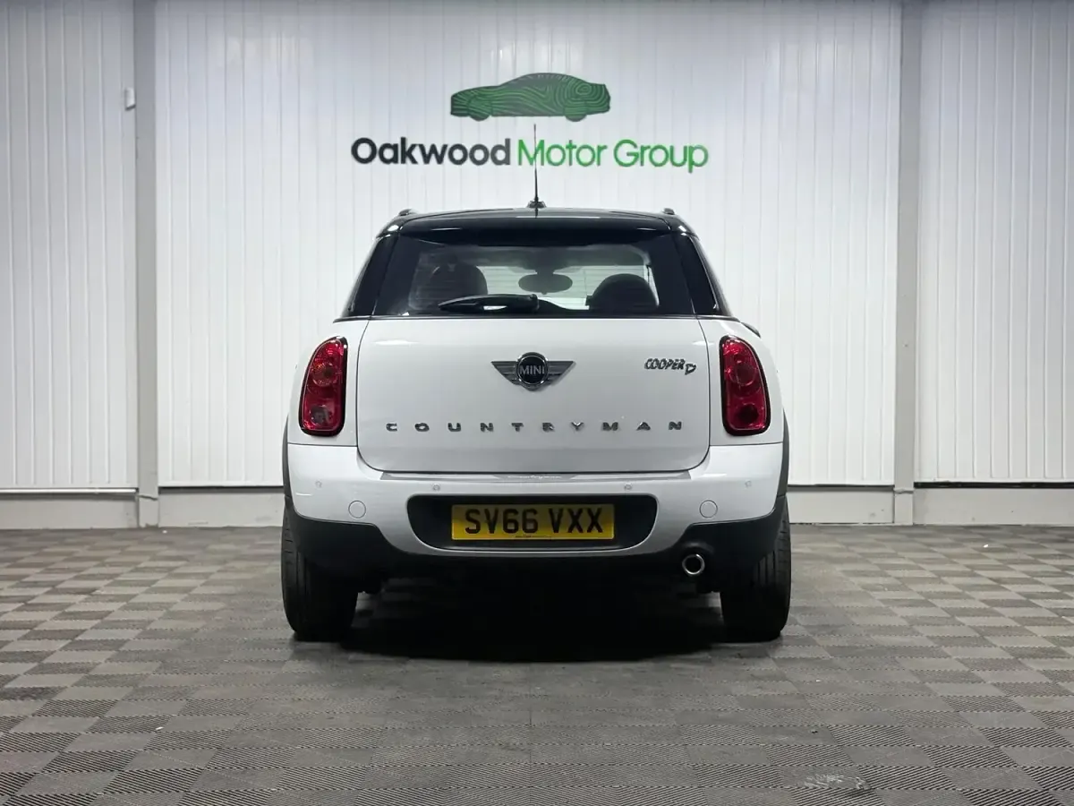 Used Mini Cooper D 112 HP (82 kW) 2016 White Hatchback