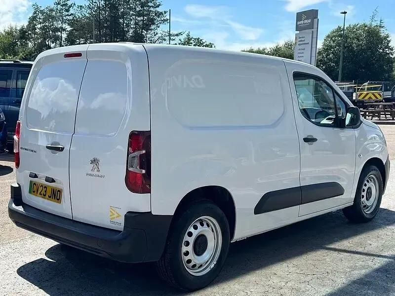 Used Peugeot E-Partner Premium 100 kW (136 HP) 2023 White MPV