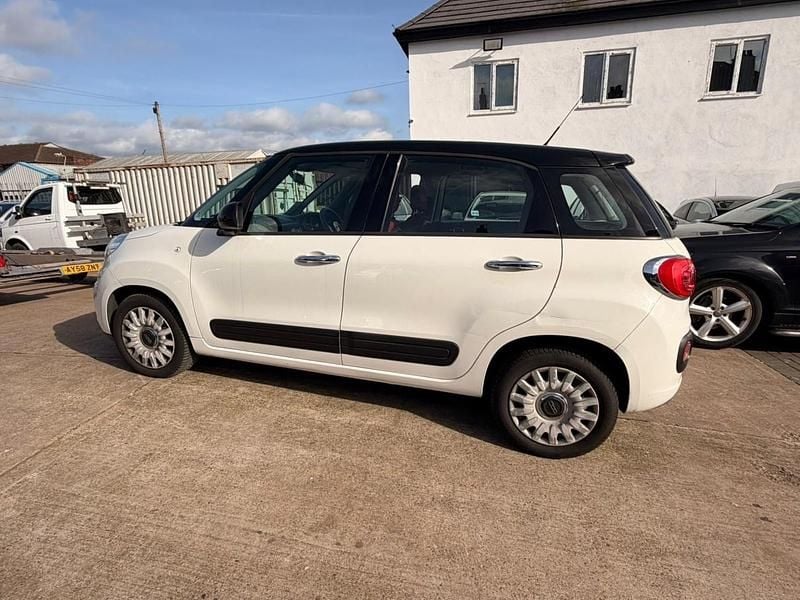 Used Fiat 500L Easy 95 HP (69 kW) 2014 White MPV