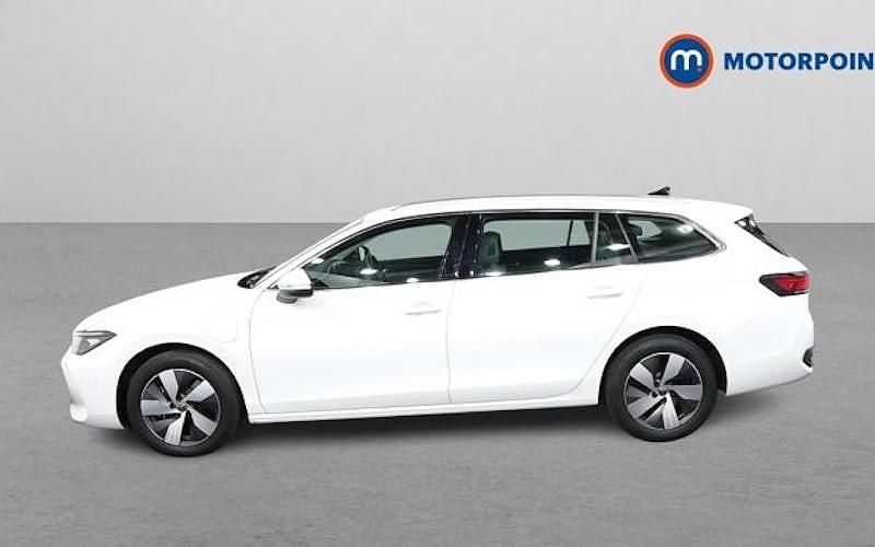 Used VW Passat Life 204 HP (150 kW) 2025 White Estate