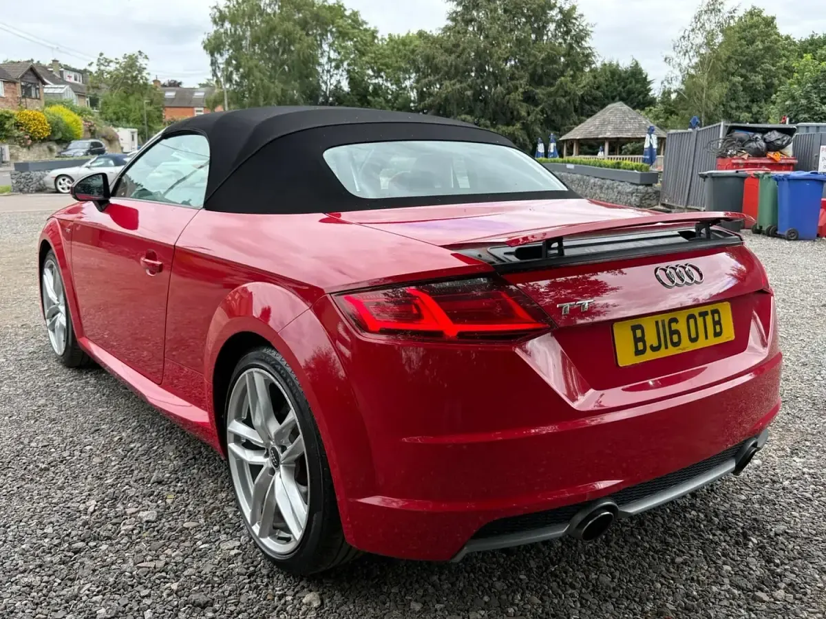 Used Audi TT Roadster S-Line 226 HP (166 kW) 2016 Red Cabriolet