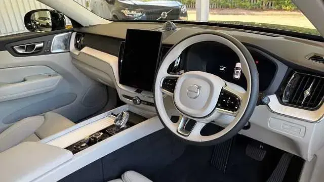 New Volvo XC40 Plus 161 HP (118 kW) 2027 SUV