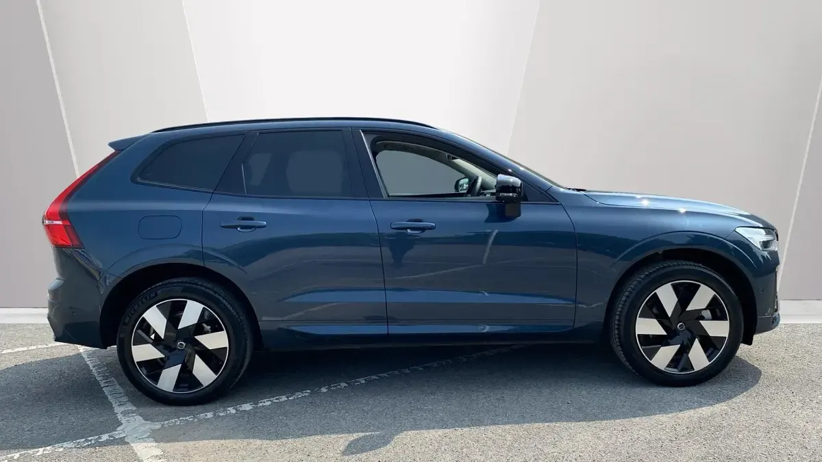 Used Volvo XC60 Plus 350 HP (257 kW) 2025 Blue SUV