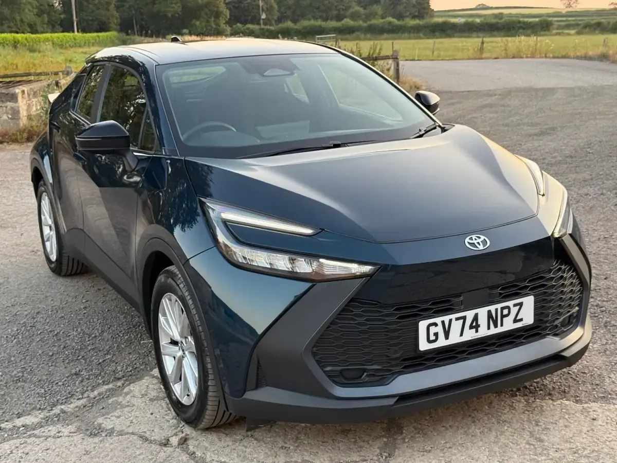 Used Toyota C-HR 140 HP (102 kW) 2024 Blue SUV