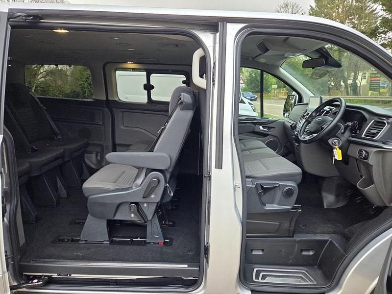 Used Ford Tourneo Titanium 130 HP (95 kW) 2021 Silver MPV