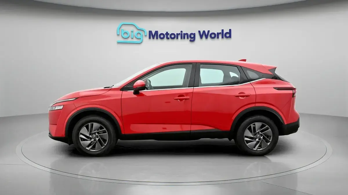Used Nissan Qashqai Acenta Premium 140 HP (102 kW) 2022 Red SUV