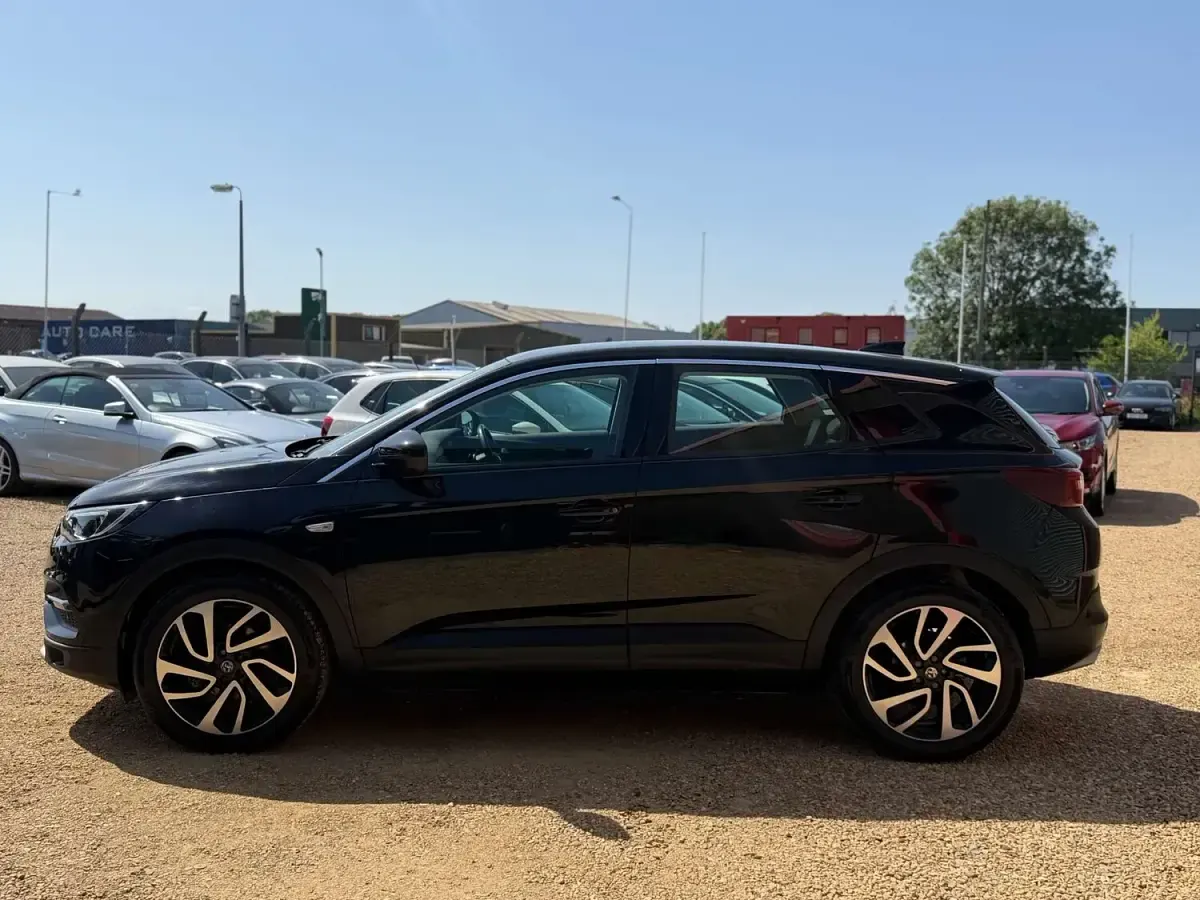 Used Vauxhall Grandland X Elite 130 HP (95 kW) 2019 Black SUV