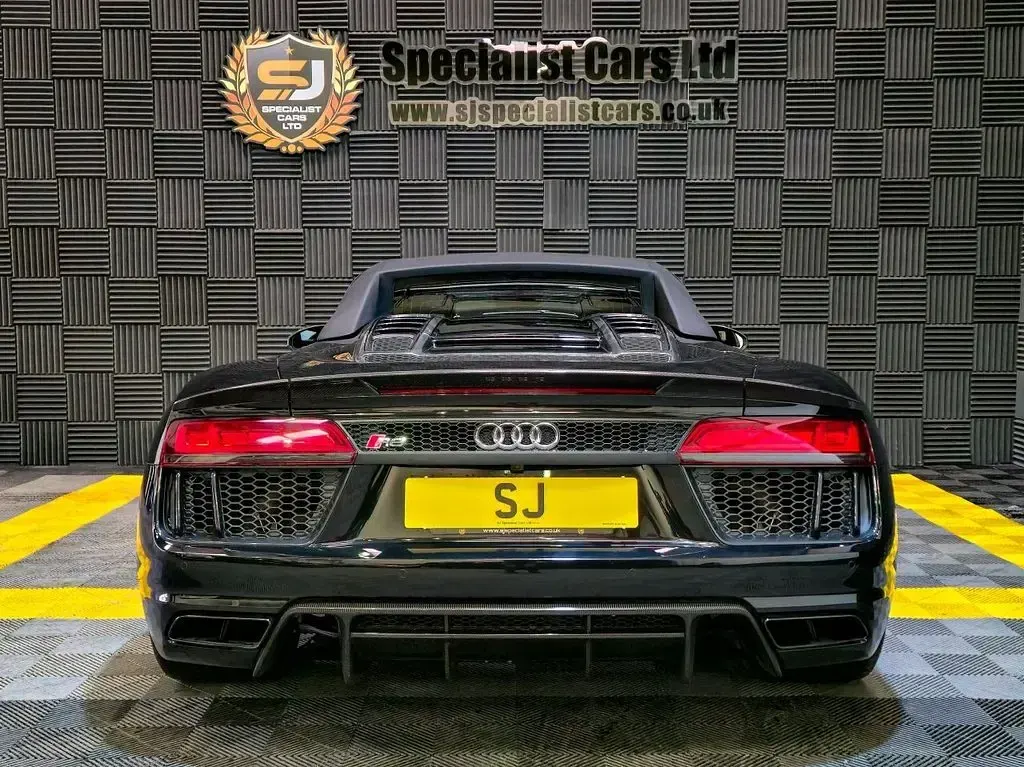 Used Audi R8 Spyder Comfort 610 HP (448 kW) 2018 Black Cabriolet