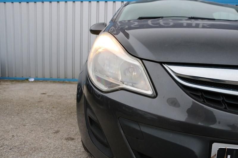 Używany Vauxhall Corsa Edition 2012 Szary Hatchback