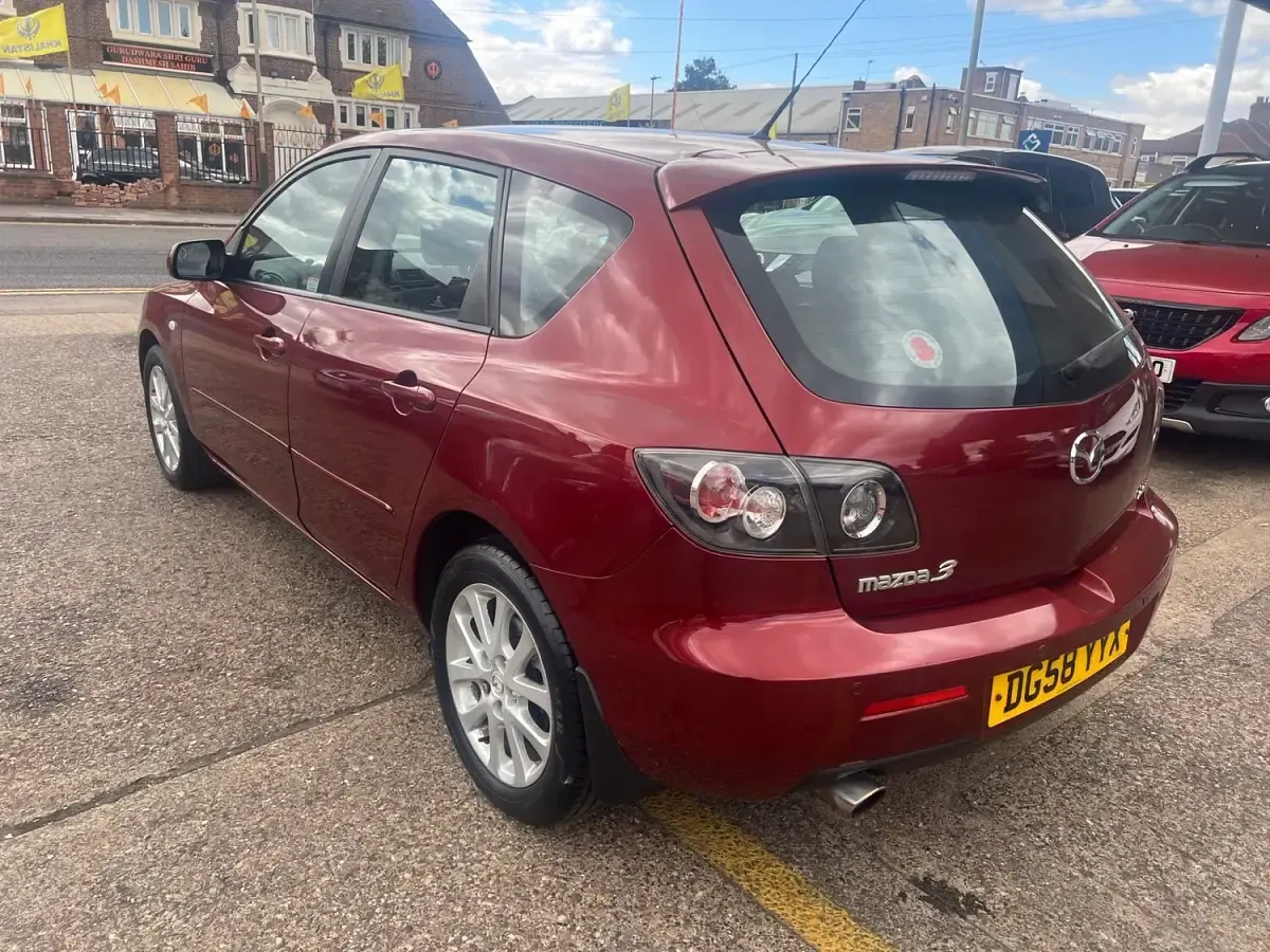 Used Mazda 3 Takara 105 HP (77 kW) 2008 Red Hatchback