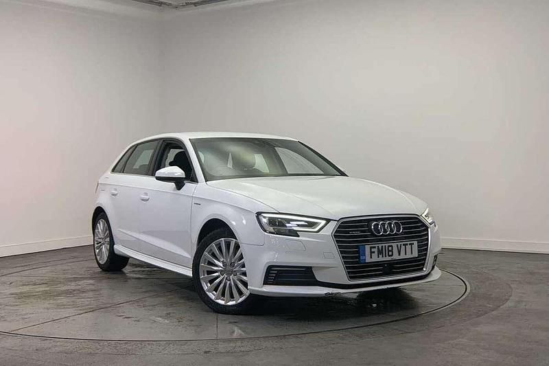 White Used 2018 Audi A3 e-tron Advanced Hatchback | £12,300 (Fair price) - Image 1/4