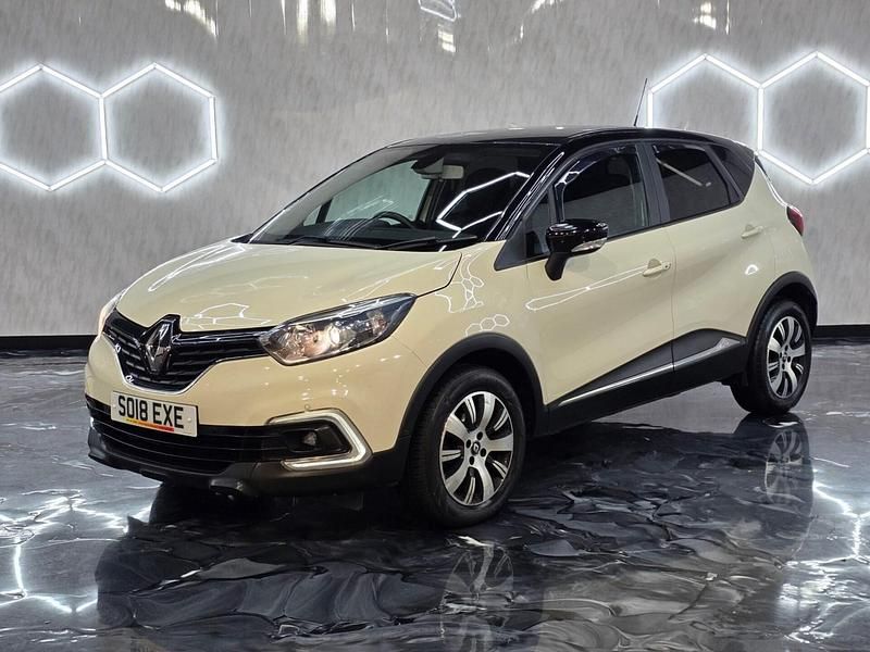 Used Renault Captur Play 2018 Cream/black SUV
