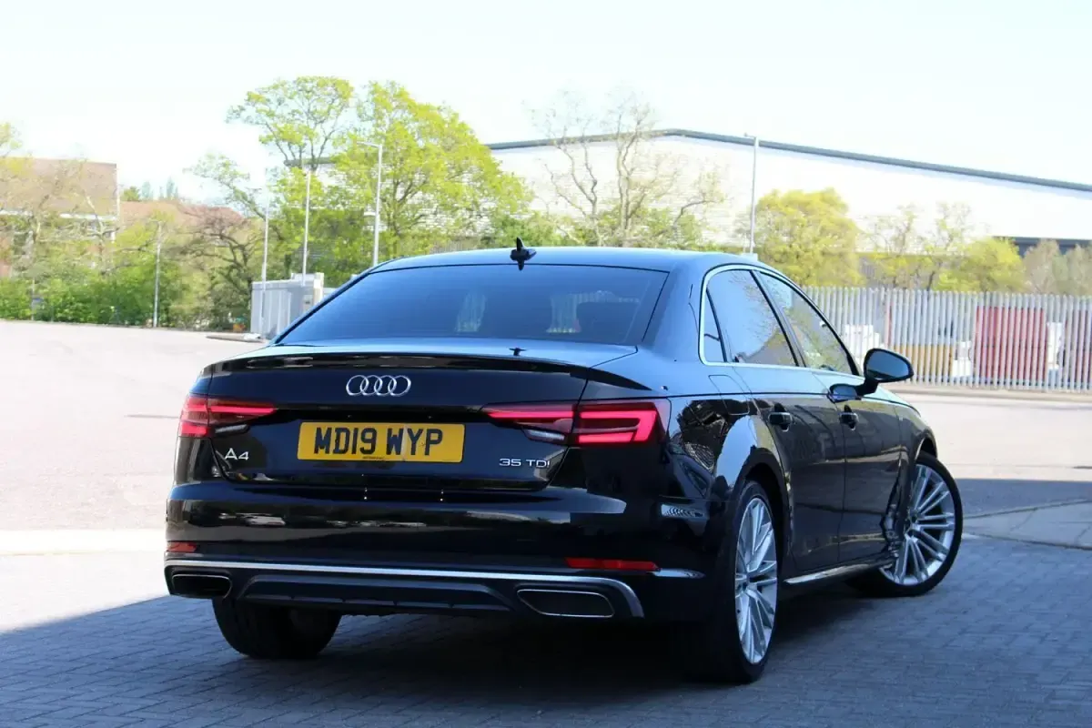 Usado Audi A4 S-Line 190 HP (139 kW) 2019 Preto Sedan