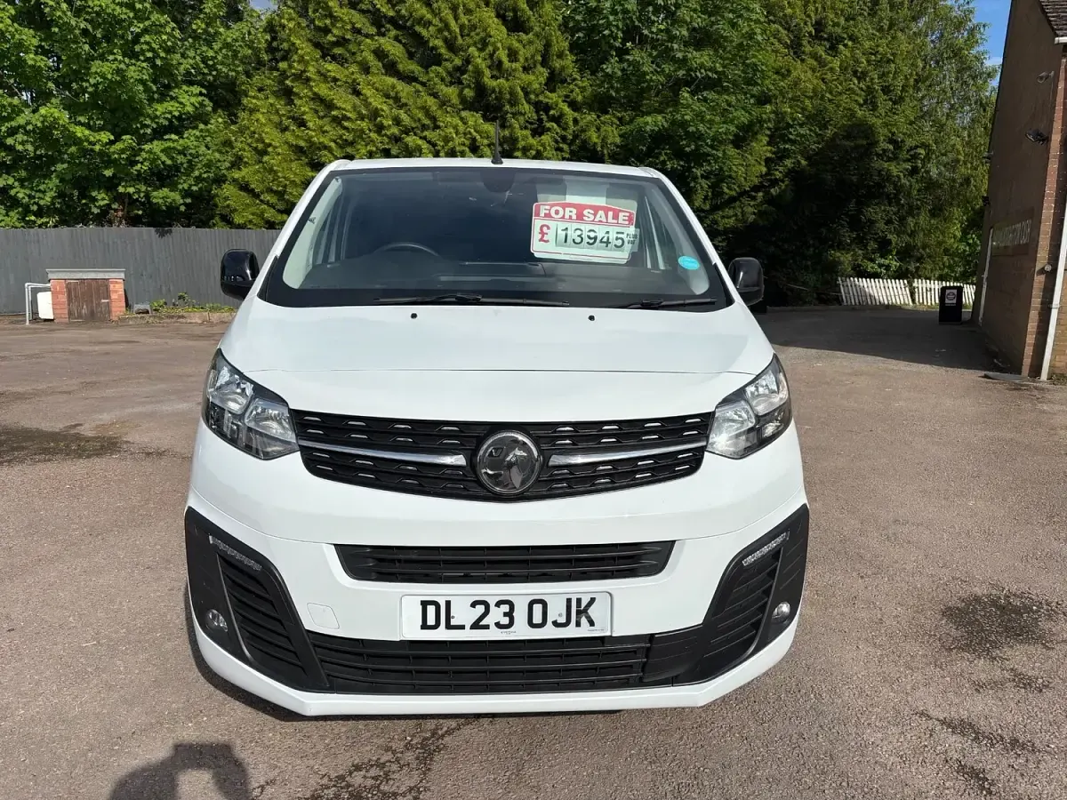 Used Vauxhall Vivaro 100 HP (73 kW) 2023 White MPV