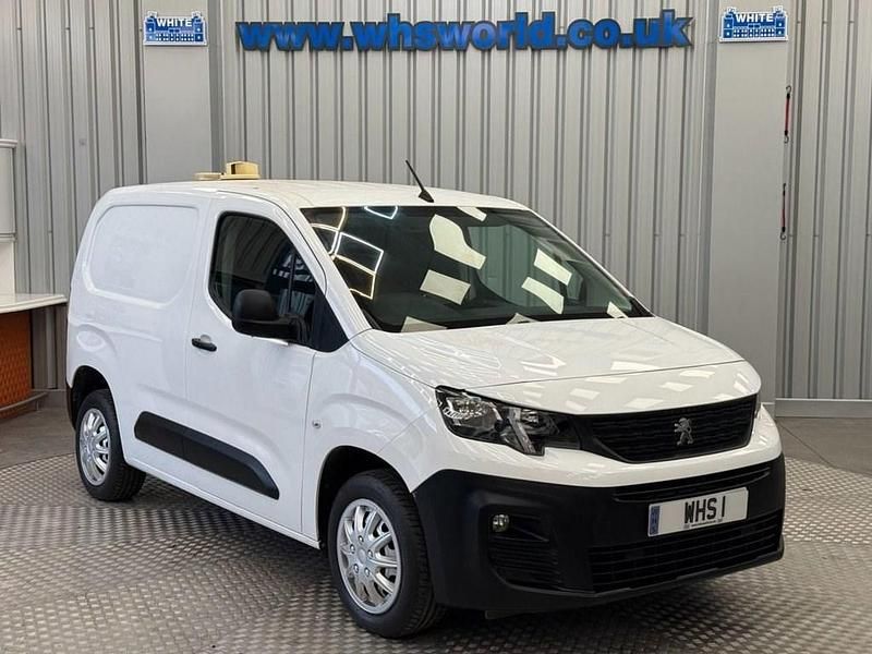 White Used 2019 Peugeot Partner Van | £4,995 (Super price) - Image 1/4