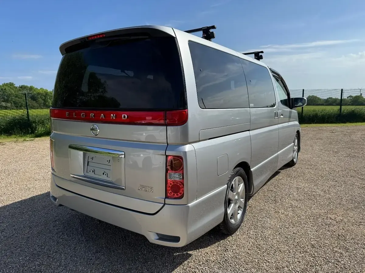 Used Nissan Elgrand 2007 Silver MPV