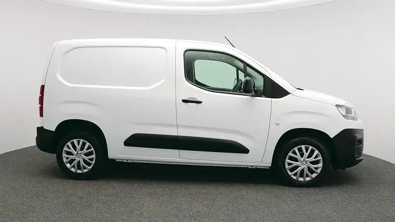 Used Citroën Berlingo 100 HP (73 kW) 2021 White MPV