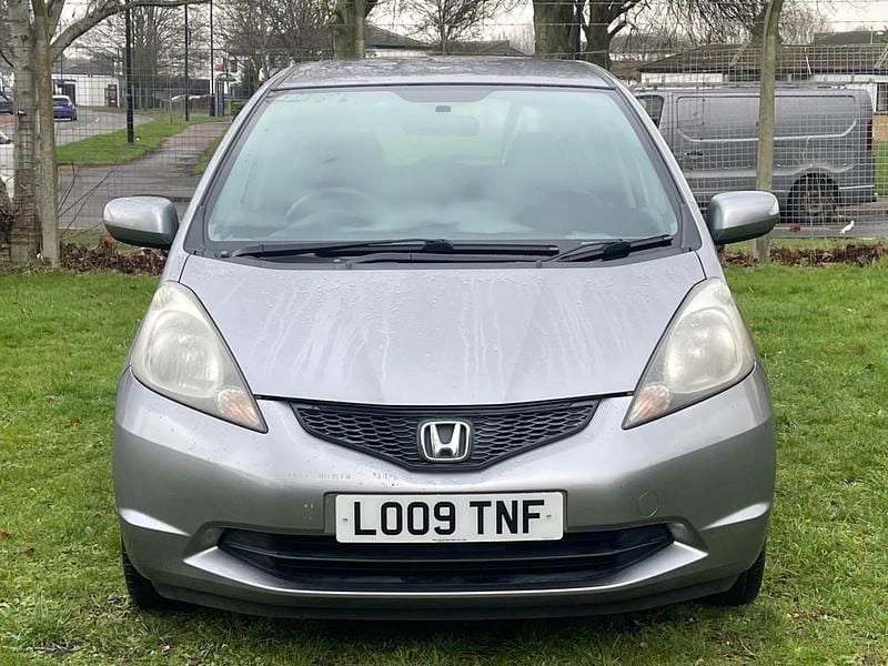 Second-hand Honda Jazz ES 100 CP (73 kW) 2009 Argintiu Hatchback