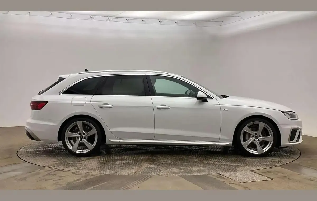 Used Audi A4 S-Line 200 HP (147 kW) 2024 White Estate