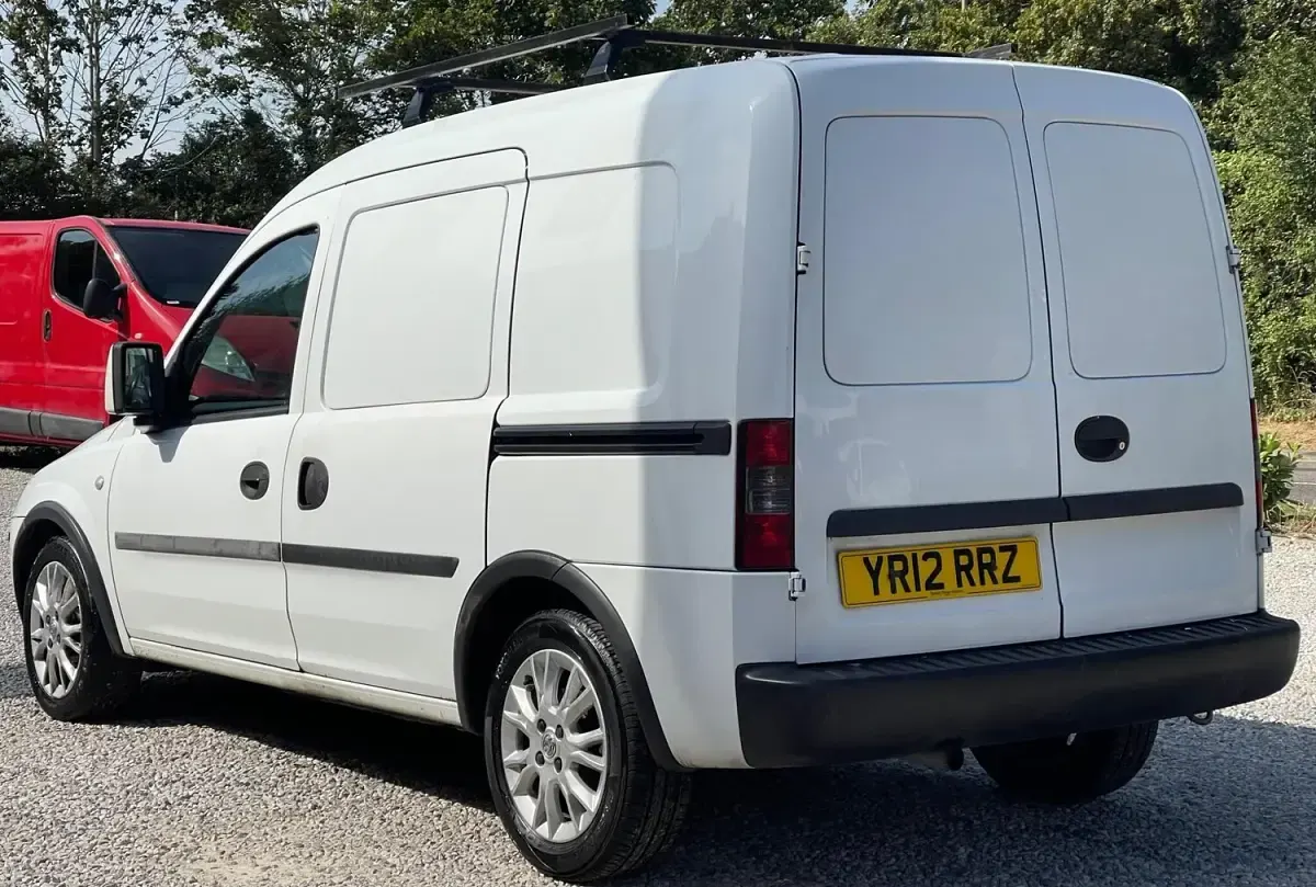 Used Vauxhall Combo 75 HP (55 kW) 2012 White MPV