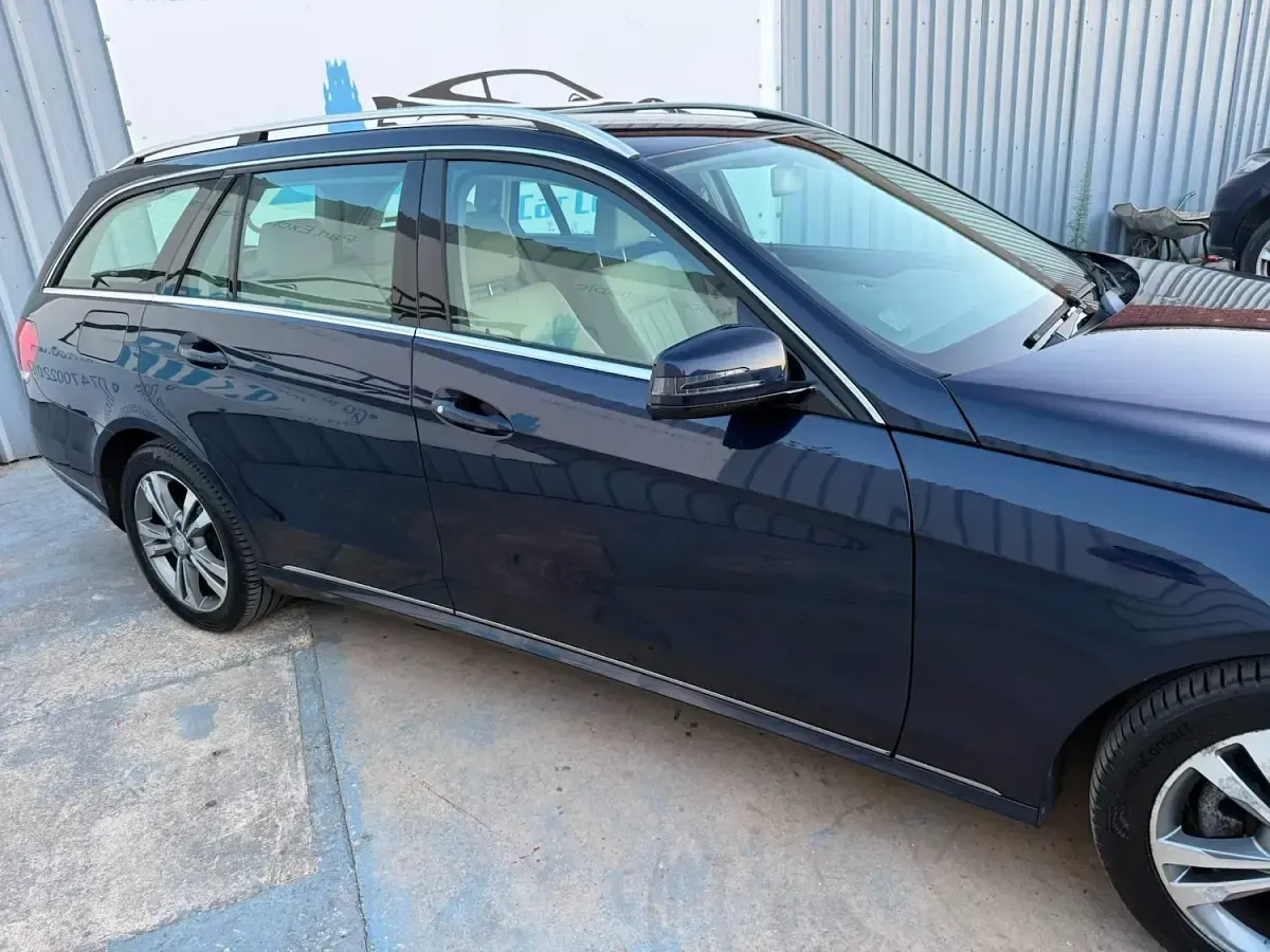 Used Mercedes E220 SE 170 HP (125 kW) 2014 Blue Estate