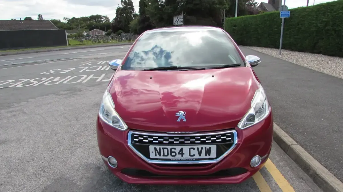 Used Peugeot 208 GTi 200 HP (147 kW) 2014 Red Hatchback
