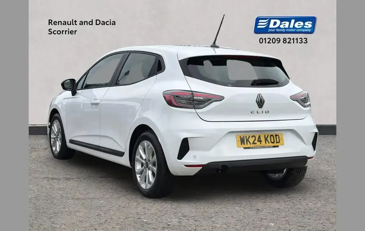 Used Renault Clio Evolution 88 HP (64 kW) 2024 White Hatchback