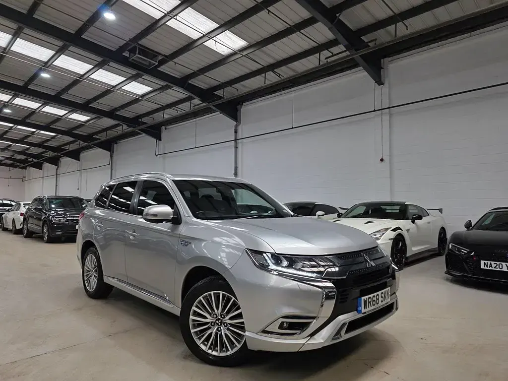 Used Mitsubishi Outlander P-HEV 2018 Silver SUV