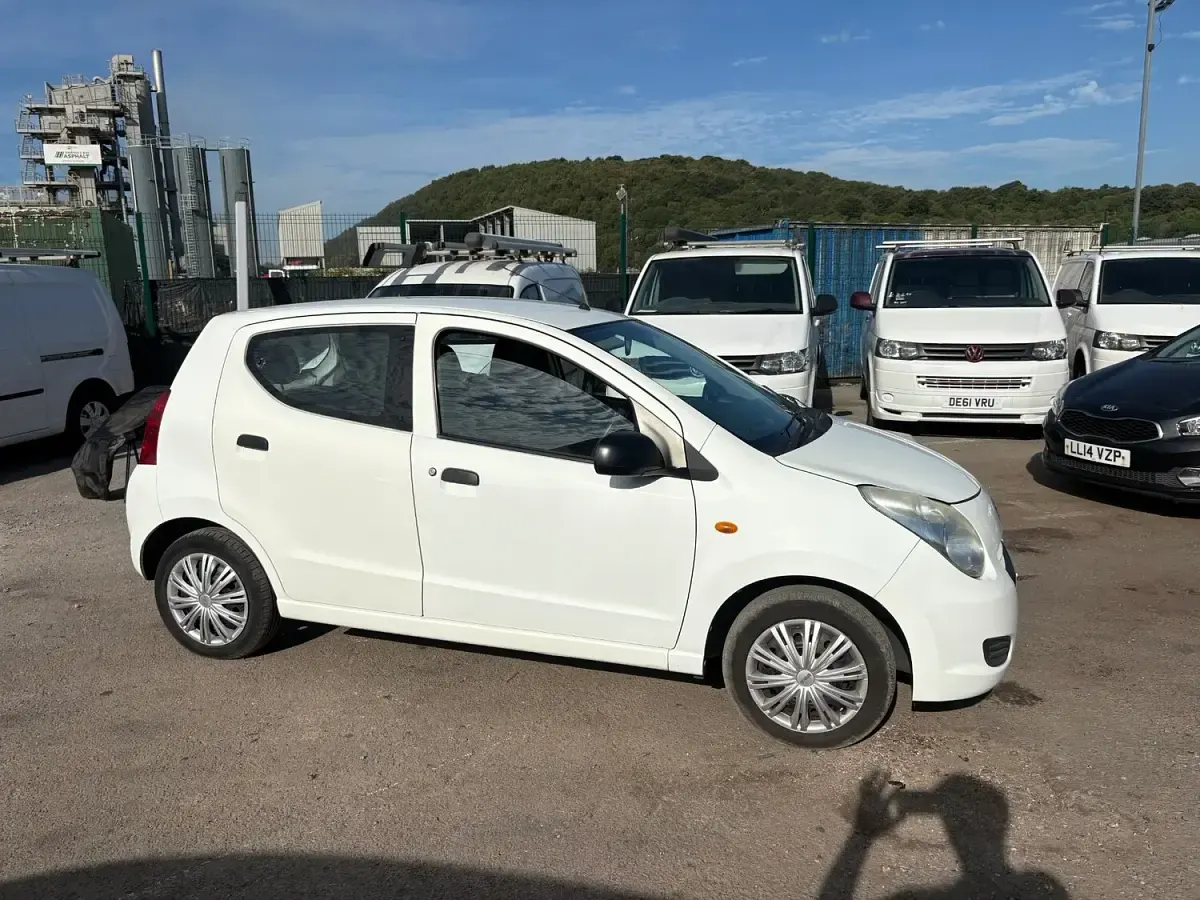 Used Suzuki Alto 68 HP (50 kW) 2010 White Hatchback