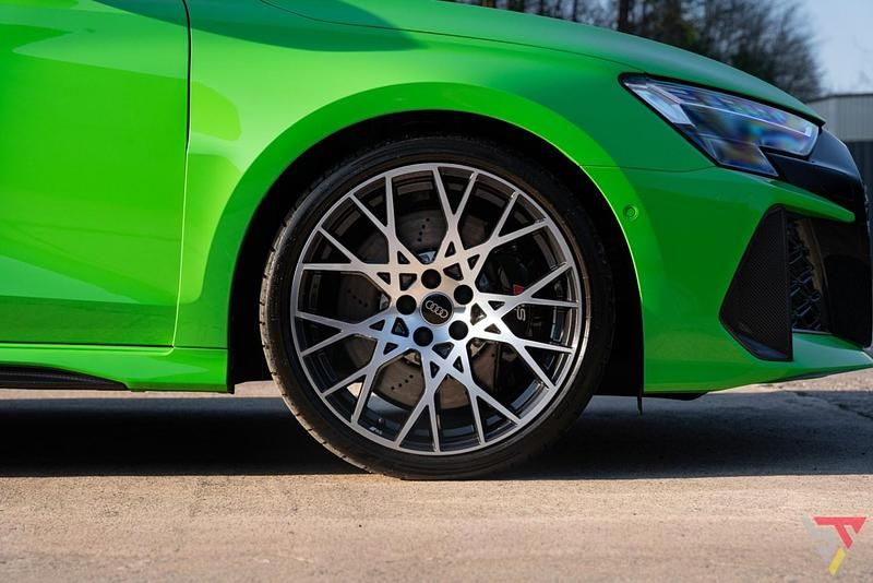 Begagnad Audi RS3 Advanced 400 HK (294 kW) 2025 Grön Sedan