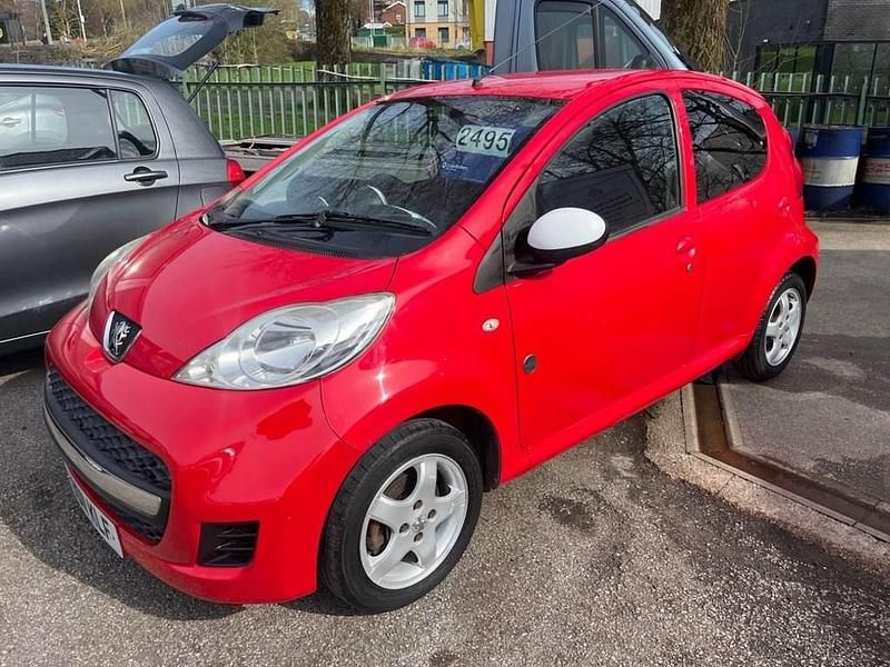 Used Peugeot 107 Envy 68 HP (50 kW) 2011 Red Hatchback