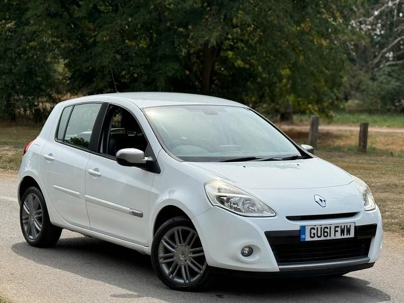White Used 2011 Renault Clio II Dynamique Hatchback | £2,497 (Fair price) - Image 1/4