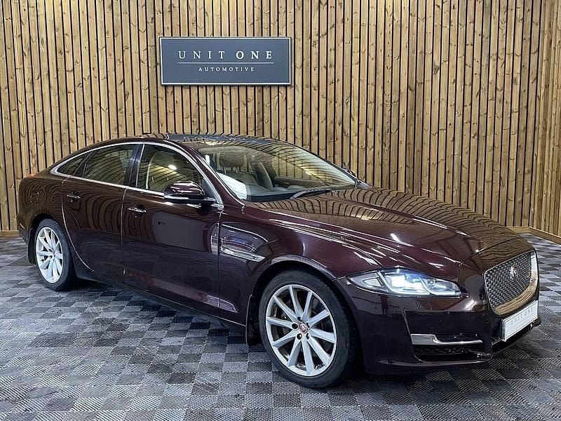 Used Jaguar XJ Luxury 300 HP (220 kW) 2017 Red Sedan