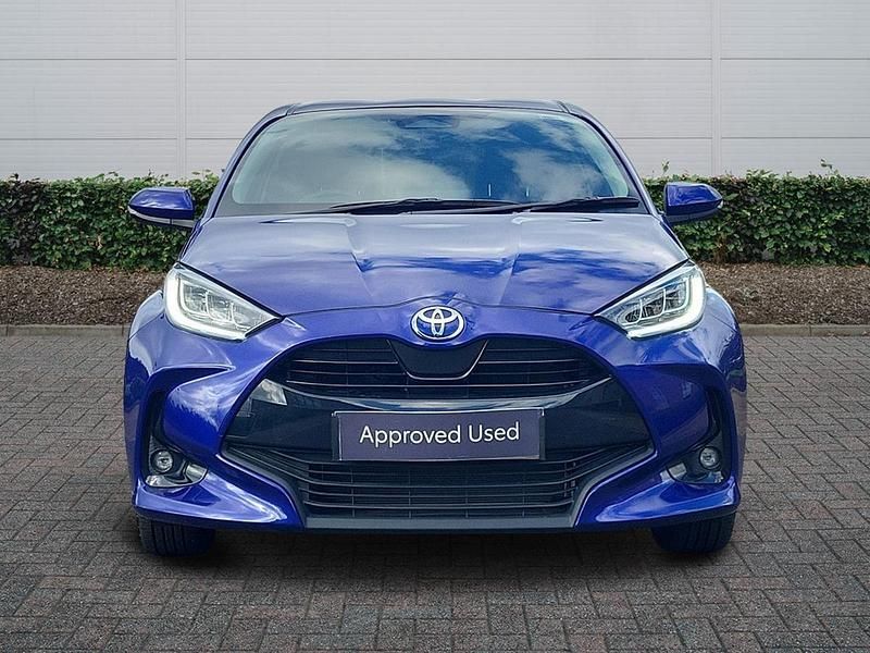 Used Toyota Yaris Hybrid Design 2024 Blue Hatchback