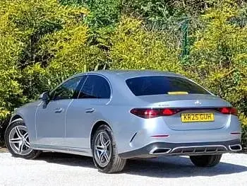 Usado Mercedes E200 AMG line 204 HP (150 kW) 2025 Prateado Sedan