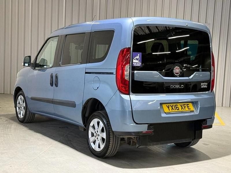 Used Fiat Doblò Lounge 95 HP (69 kW) 2016 Blue MPV