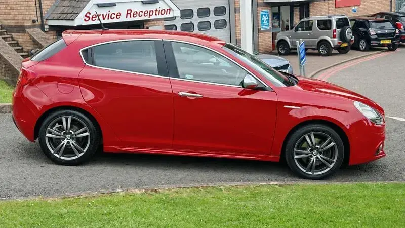 Used Alfa Romeo Giulietta Exclusive 170 HP (125 kW) 2015 Red Hatchback