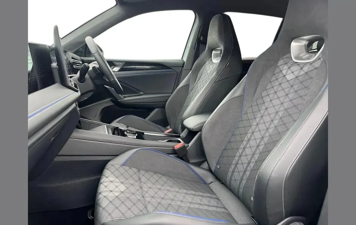 Używany VW Tiguan R-line 150 KM (110 kW) 2025 Srebrny SUV